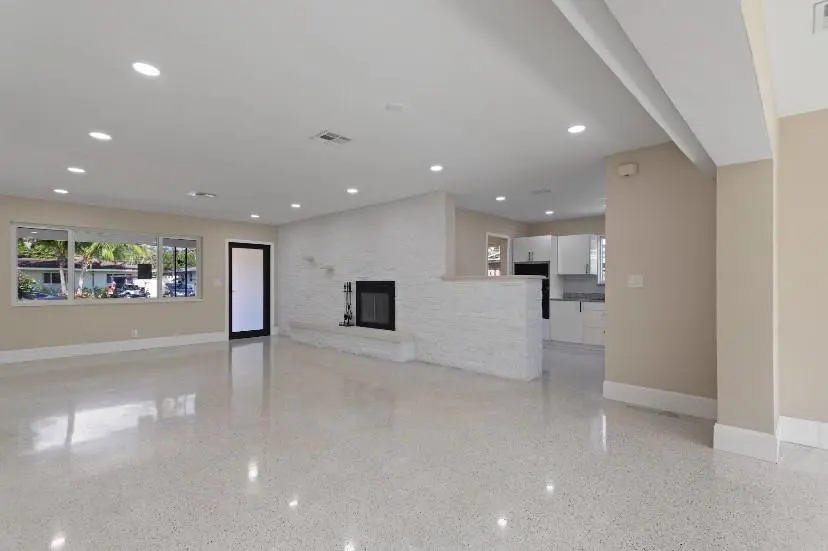 Photo 8 at 570 SE 2nd Avenue, Pompano Beach