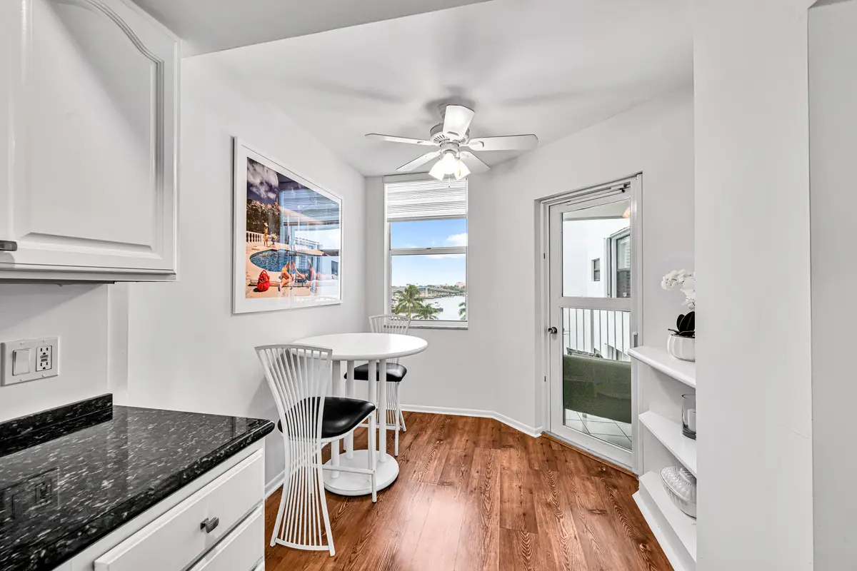 eat-in kitchen at 2860 S Ocean Boulevard 511, Palm Beach