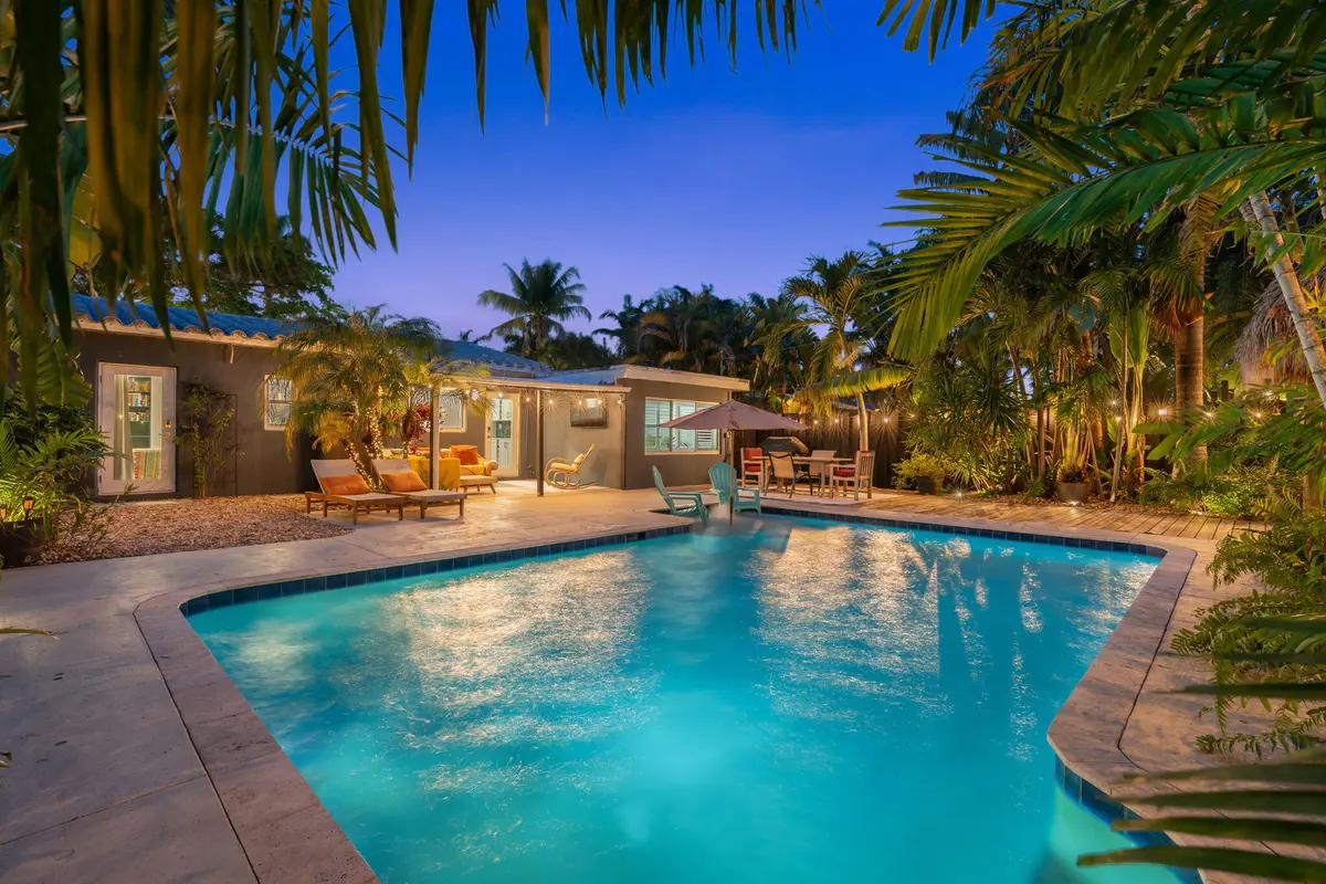61-web-or-mls-Twilight 1522 NE 17th Terr at 1522 NE 17th Terrace, Fort Lauderdale