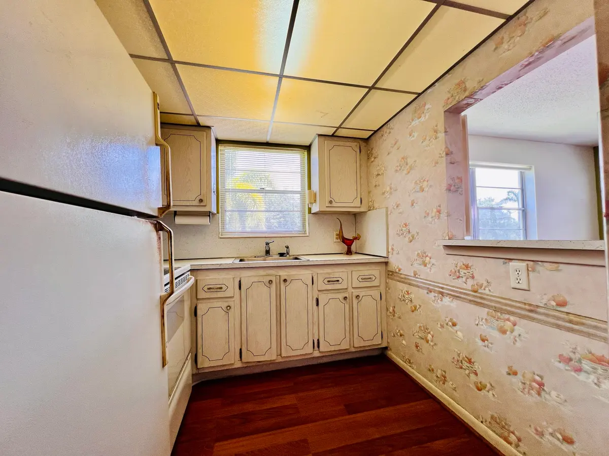 Kitchen at 339 Windsor O, West Palm Beach
