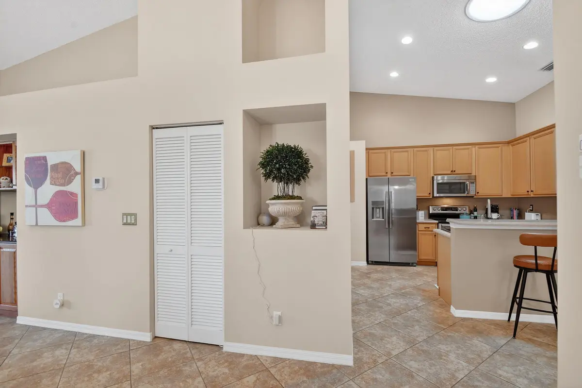 entree at 8536 Logia Circle, Boynton Beach
