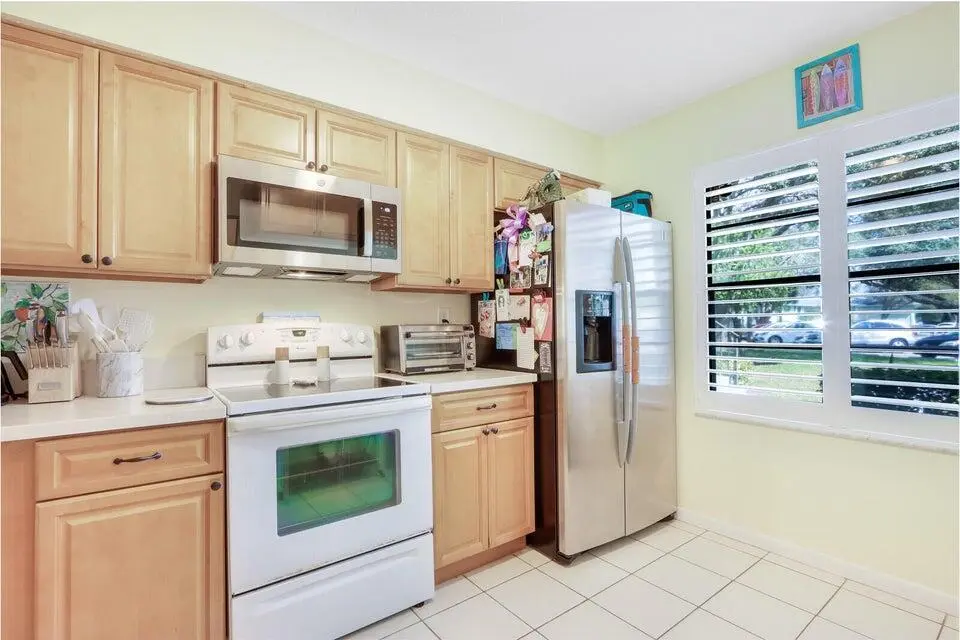 Kitchen at 1601 Sabal Ridge Circle C, Palm Beach Gardens