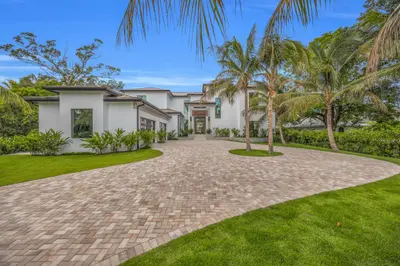 19175 W Riverside Drive, Tequesta – Single Family Residence for sale