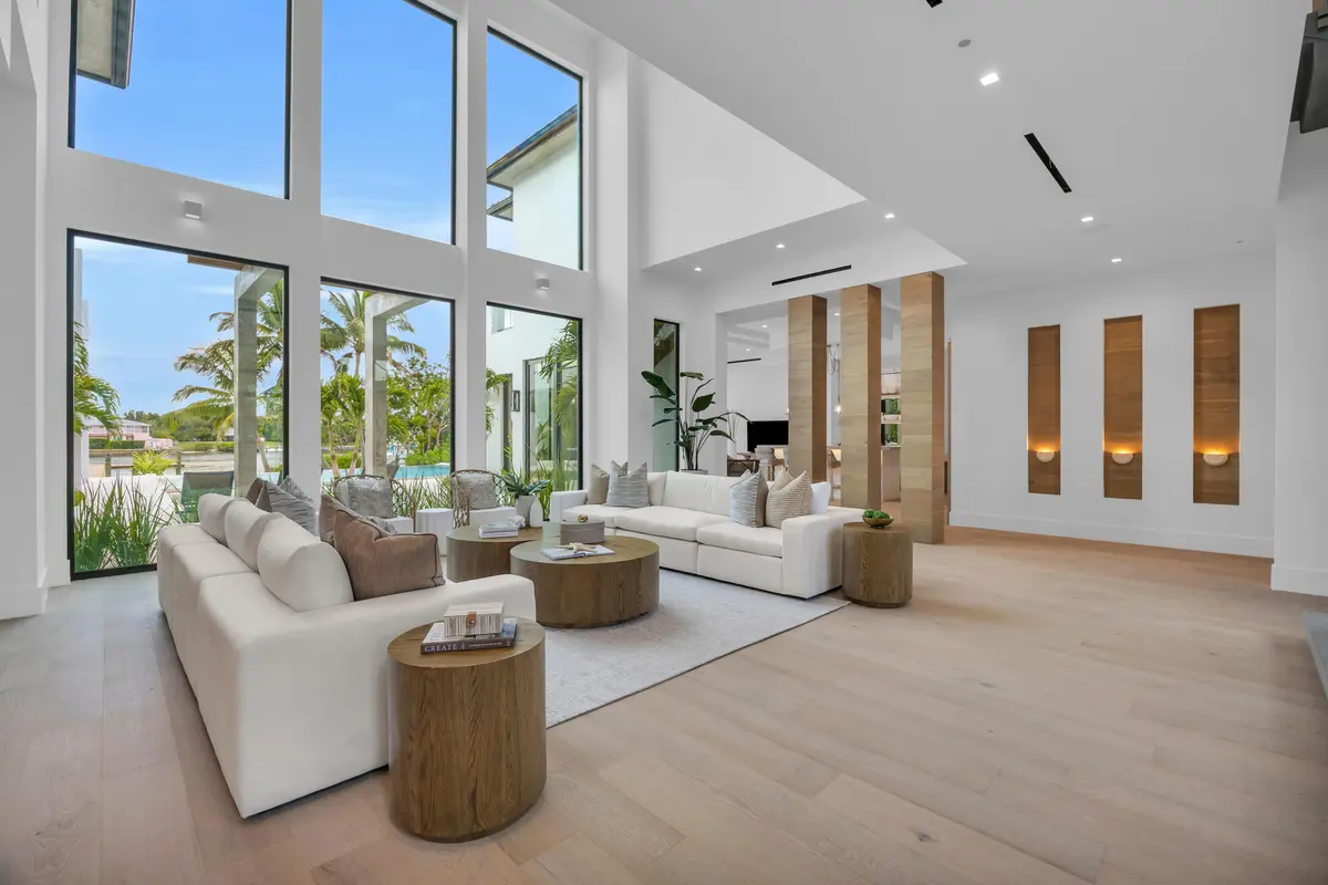 8P3A2401 at 19175 W Riverside Drive, Tequesta