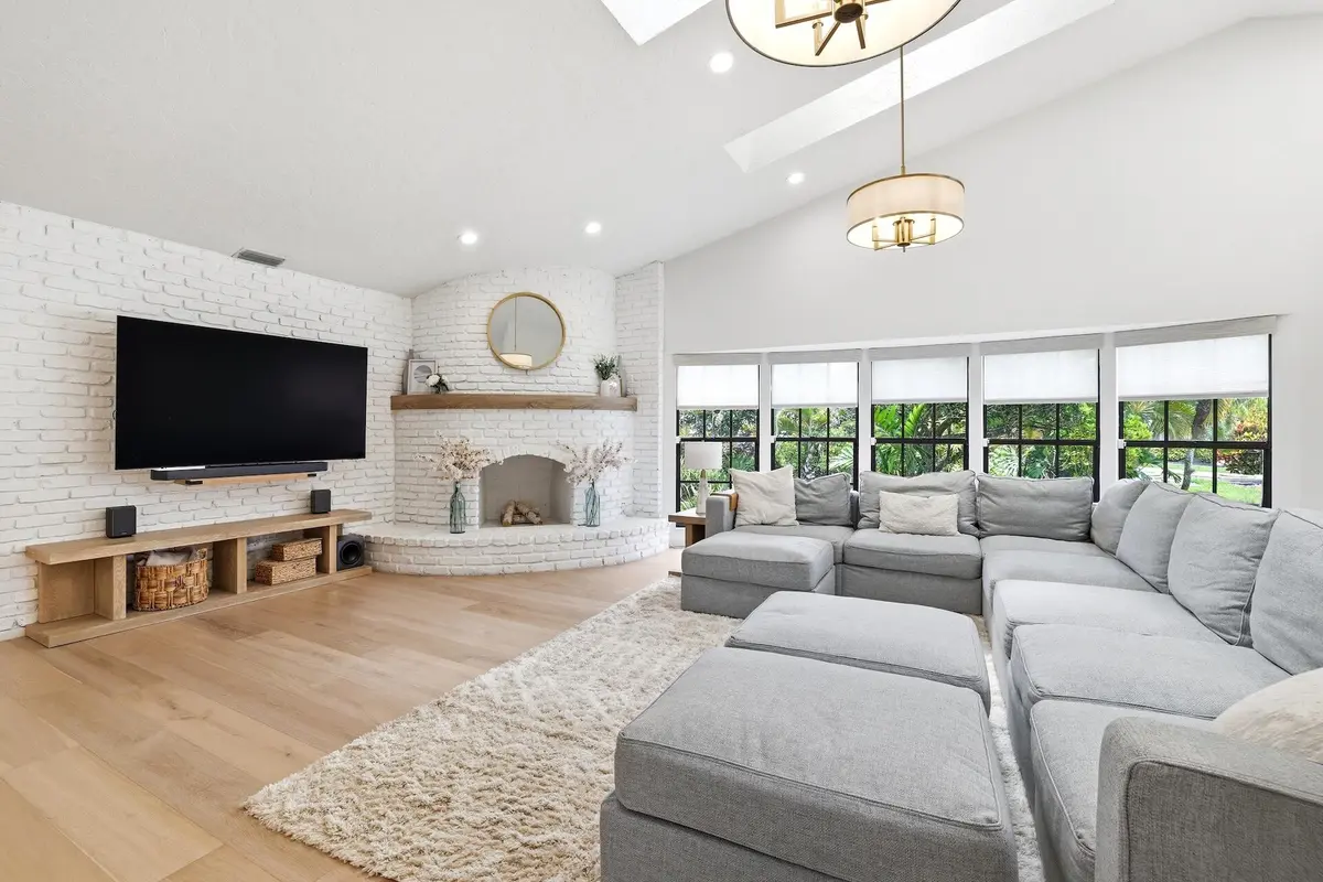 0H8A7464 at 15395 Meadow Wood Drive, Wellington