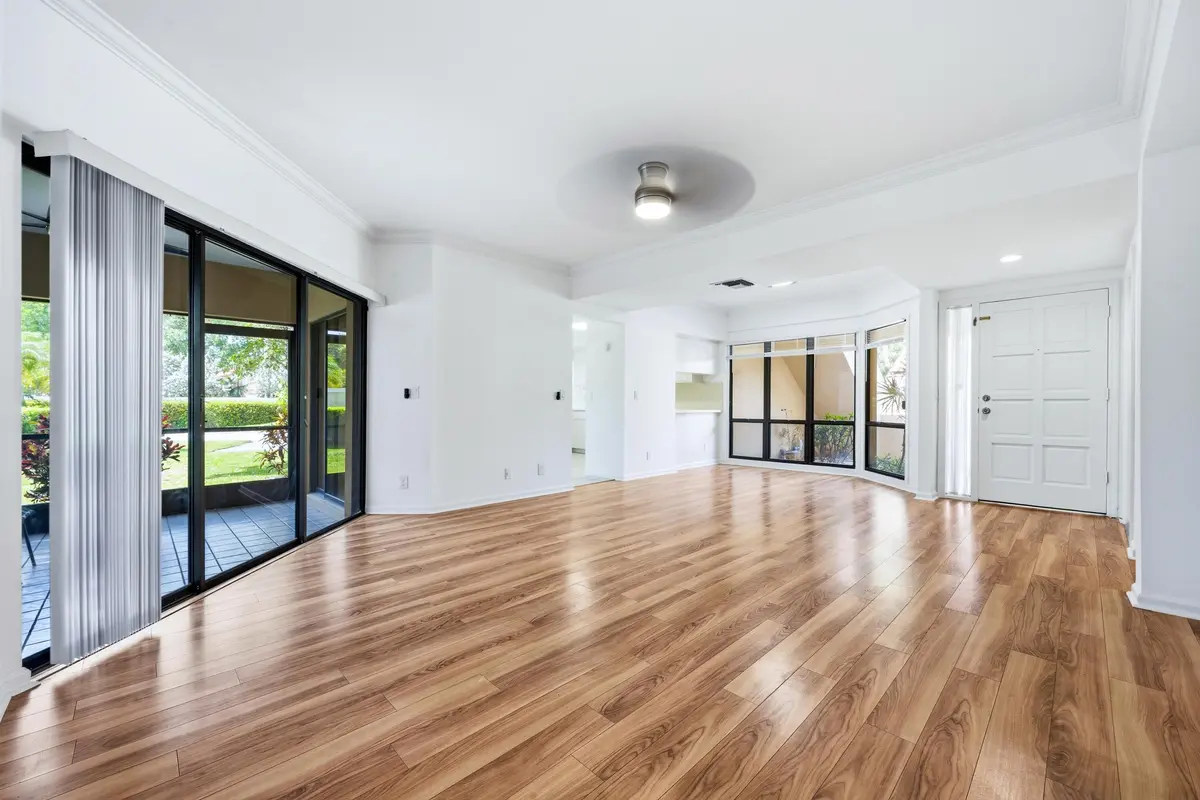 living room at 101 Waterview Drive, Palm Beach Gardens