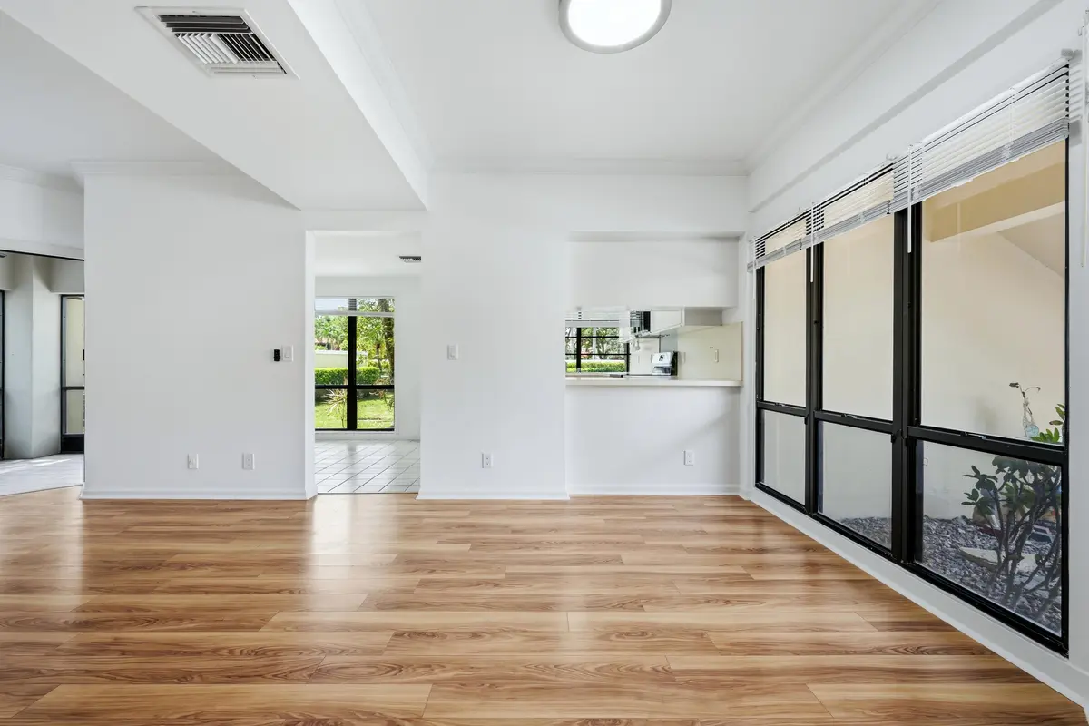 living room at 101 Waterview Drive, Palm Beach Gardens