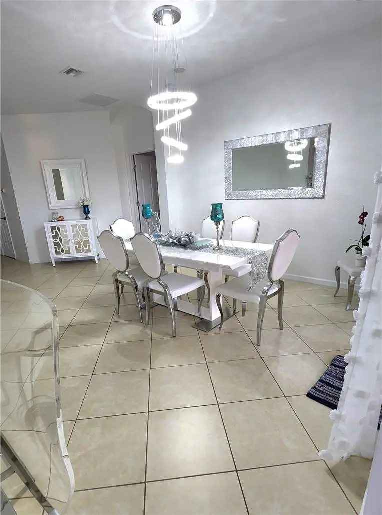 Photo 7 at 1807 SW Jamesport Drive, Port St. Lucie