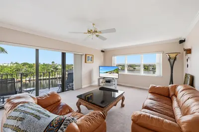 1839 Middle River Drive 302, Fort Lauderdale – Condominium for sale