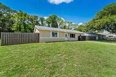 745 21st Street, Vero Beach – Single Family Residence for sale