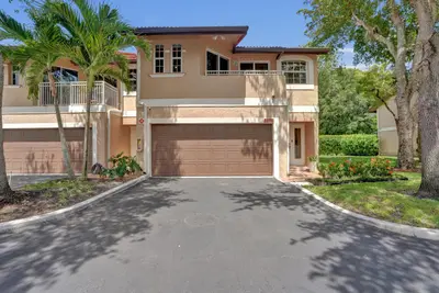 4921 Riverside Drive 606, Coral Springs – Townhouse for sale