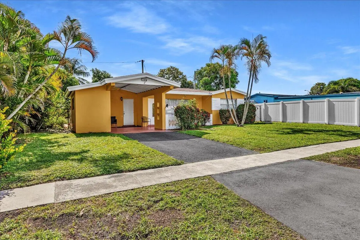 01-306A6809 at 3560 NW 34th Way, Lauderdale Lakes