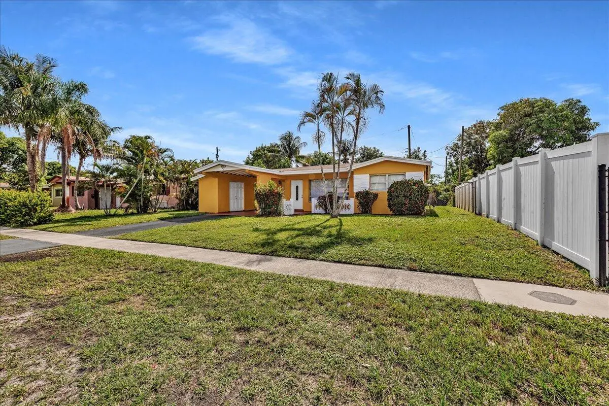 03-306A6819 at 3560 NW 34th Way, Lauderdale Lakes