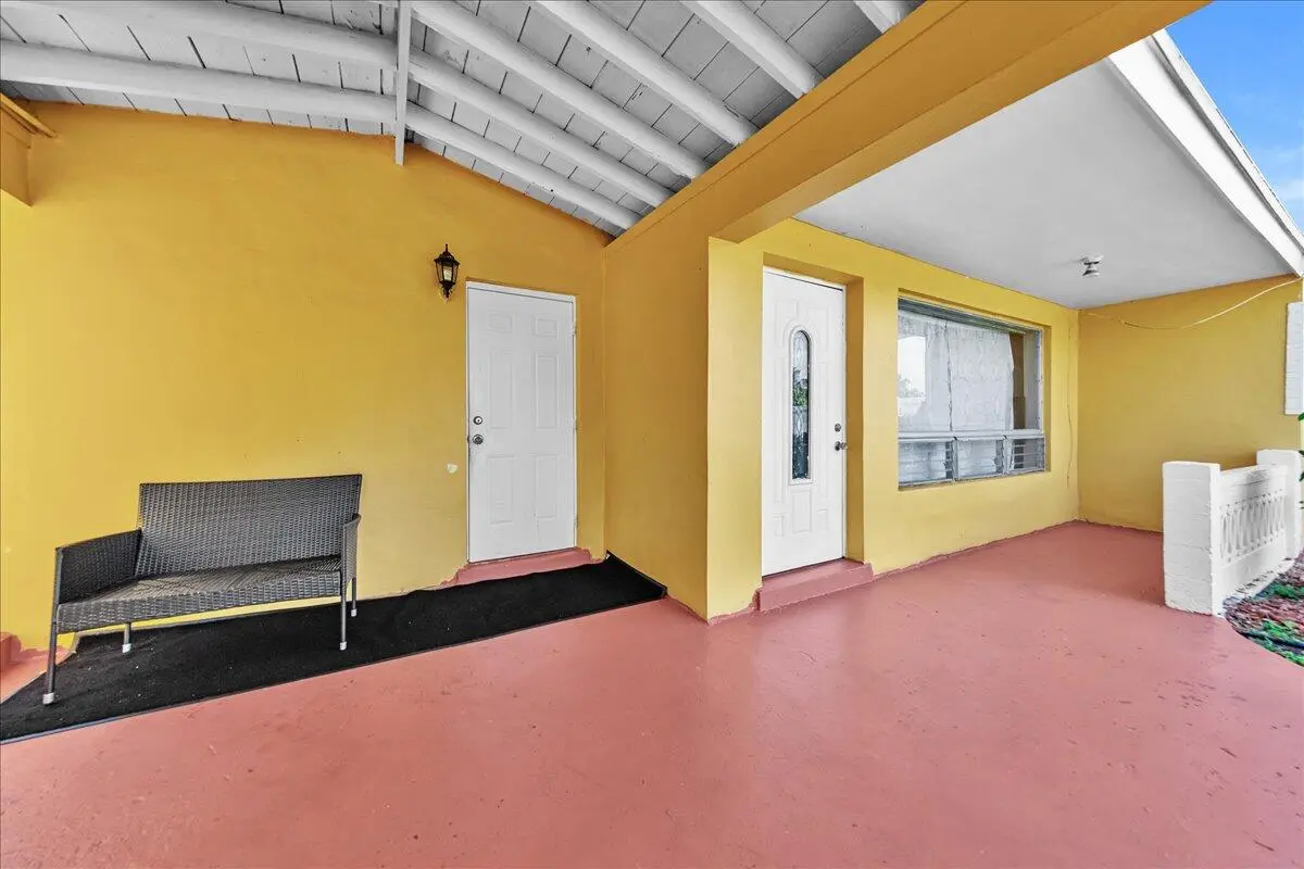 06-306A6834 at 3560 NW 34th Way, Lauderdale Lakes
