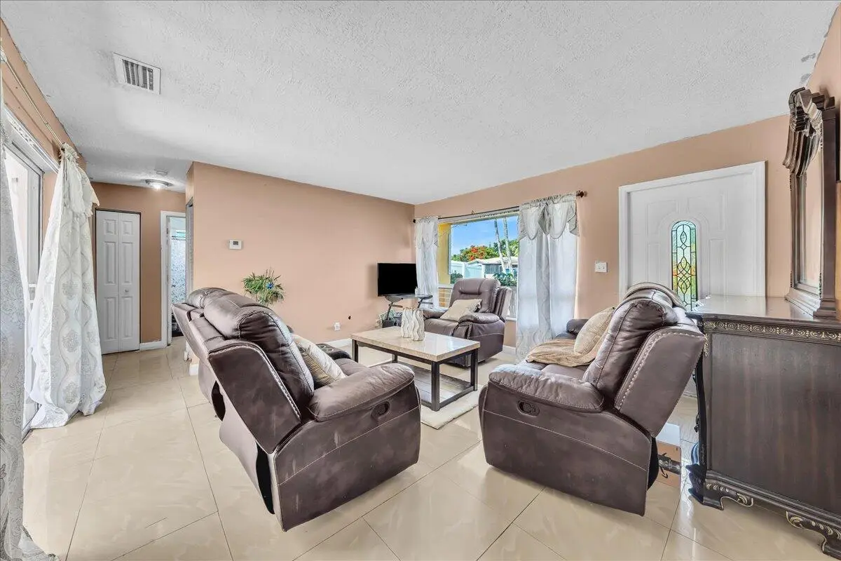 08-306A6844 at 3560 NW 34th Way, Lauderdale Lakes
