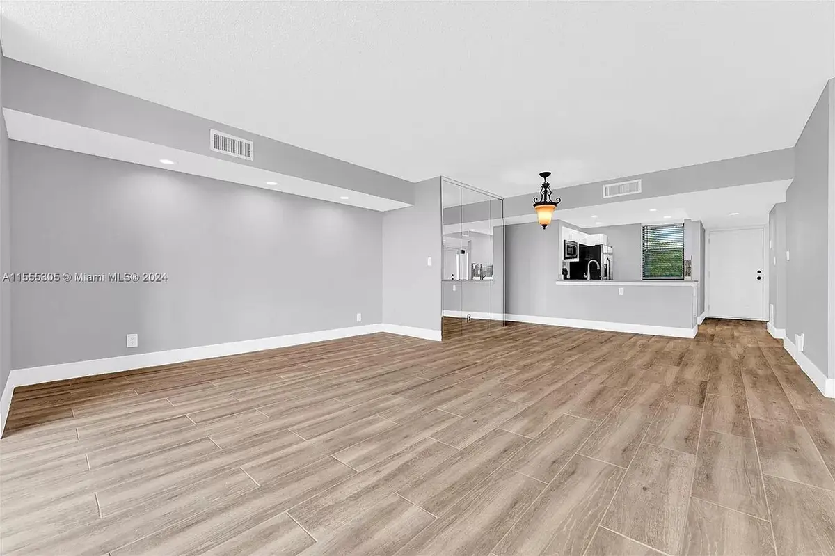 2767 Carambola Circle 401, Coconut Creek, FL – photo 6