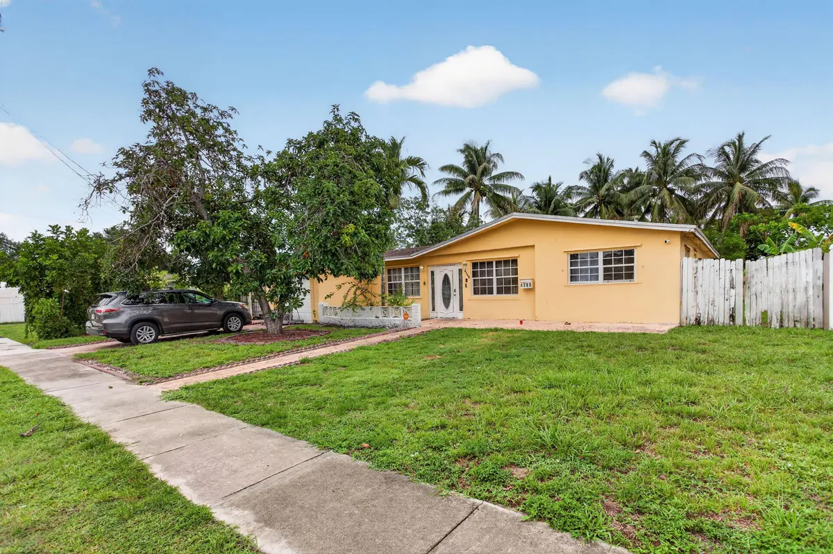 1-web-or-mls-4390-0304 at 4390 NW 35th Avenue, Lauderdale Lakes