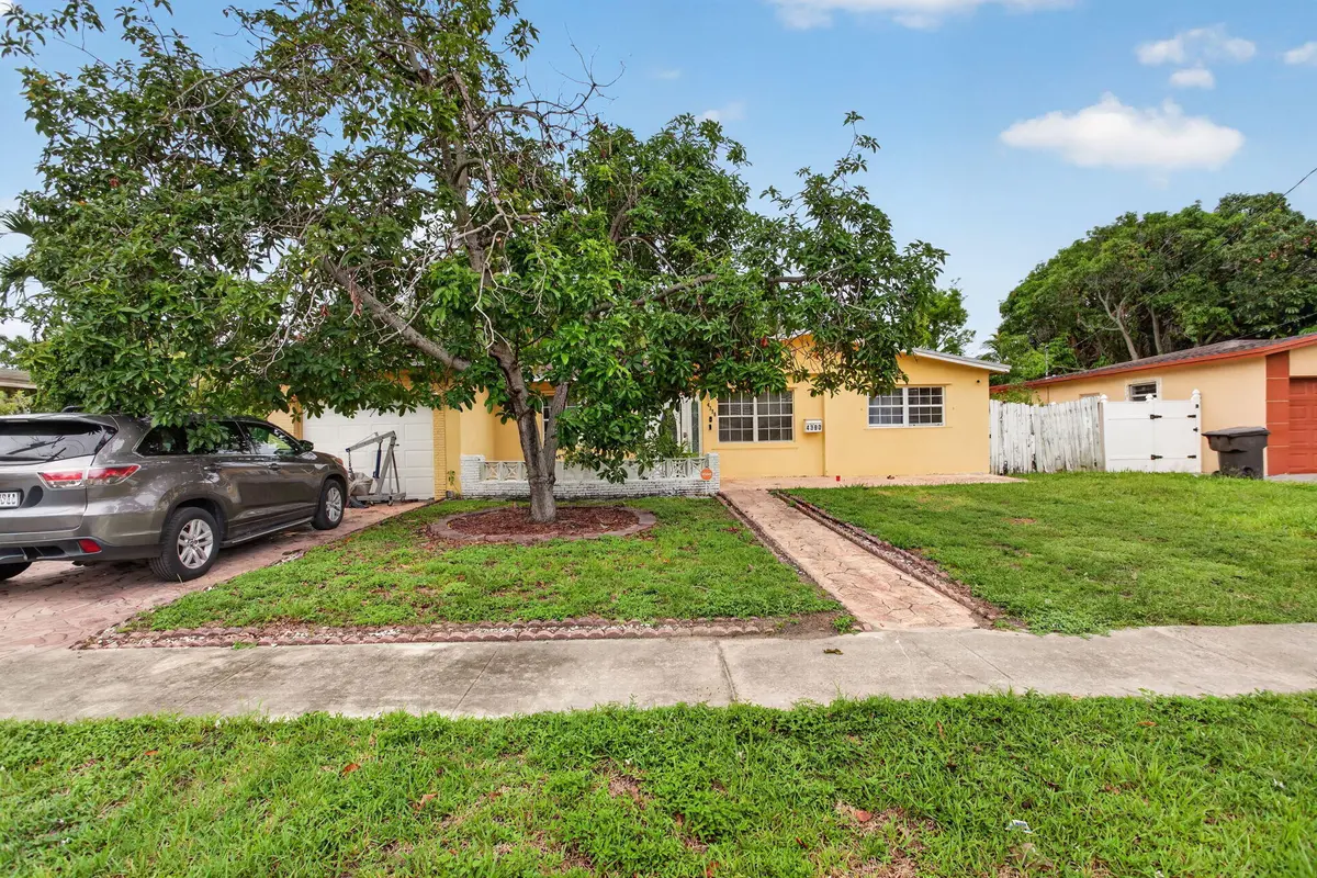 3-web-or-mls-4390-0296 at 4390 NW 35th Avenue, Lauderdale Lakes