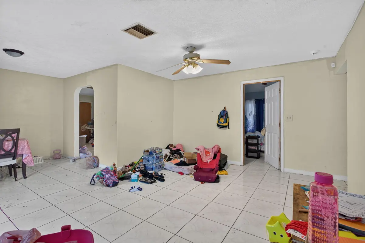 10-web-or-mls-4390-0346 at 4390 NW 35th Avenue, Lauderdale Lakes