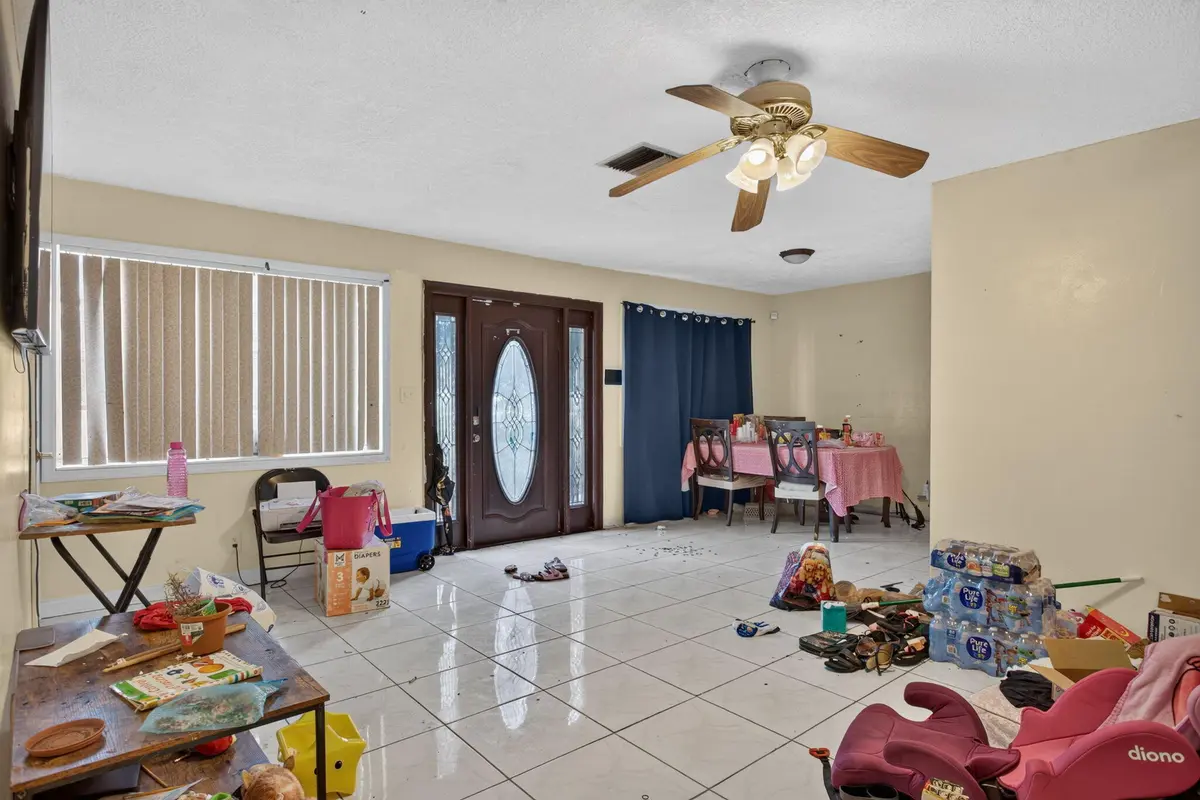 12-web-or-mls-4390-0357 at 4390 NW 35th Avenue, Lauderdale Lakes