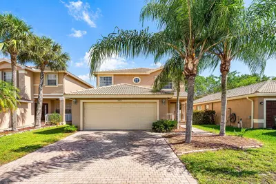 5453 Queenship Court, Greenacres – sold