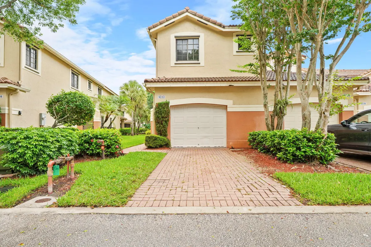 1-web-or-mls-4212-vineyard-cir at 4212 Vineyard Circle, Weston