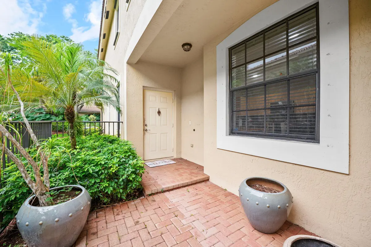 3-web-or-mls-4212-vineyard-cir at 4212 Vineyard Circle, Weston