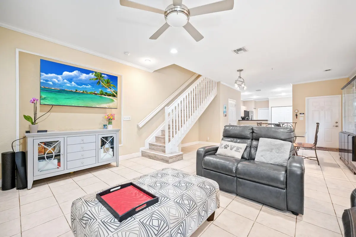 5-web-or-mls-4212-vineyard-cir at 4212 Vineyard Circle, Weston