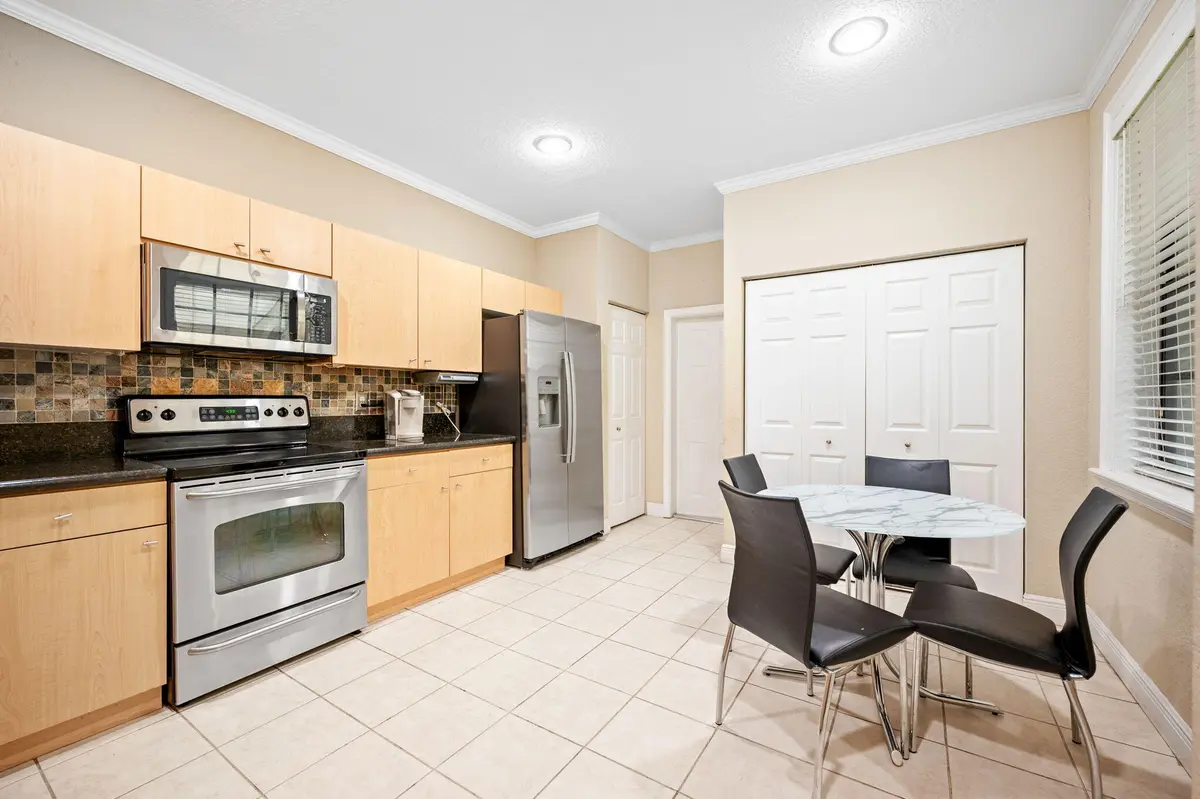 11-web-or-mls-4212-vineyard-cir at 4212 Vineyard Circle, Weston
