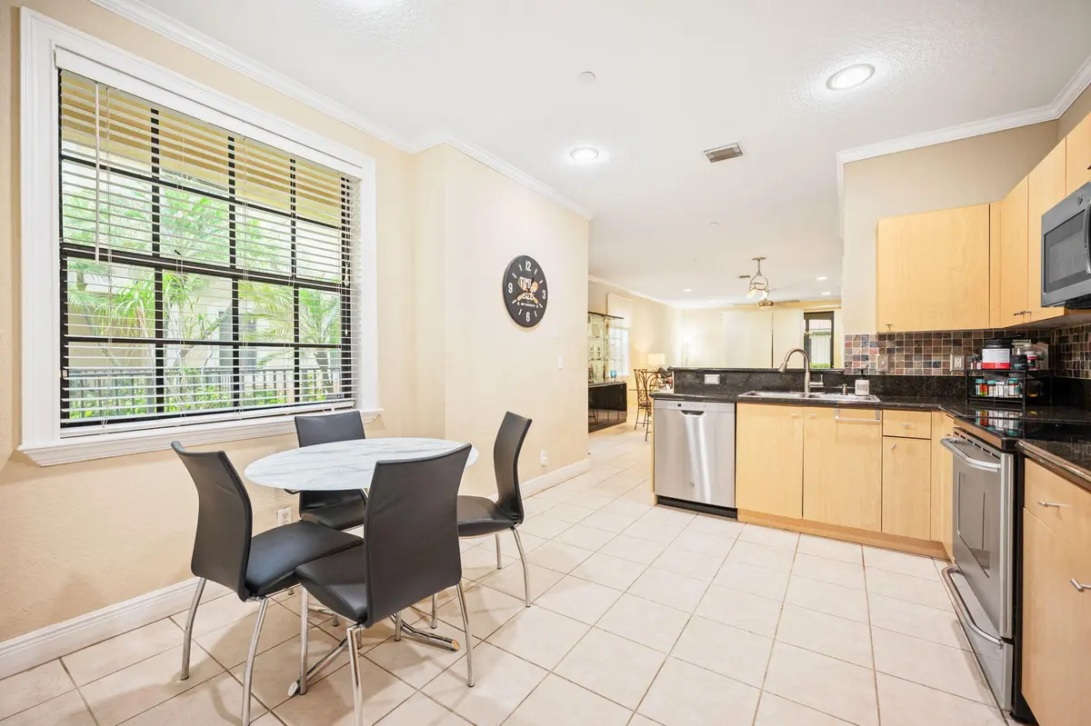 12-web-or-mls-4212-vineyard-cir at 4212 Vineyard Circle, Weston