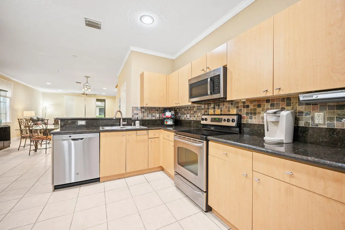 13-web-or-mls-4212-vineyard-cir at 4212 Vineyard Circle, Weston