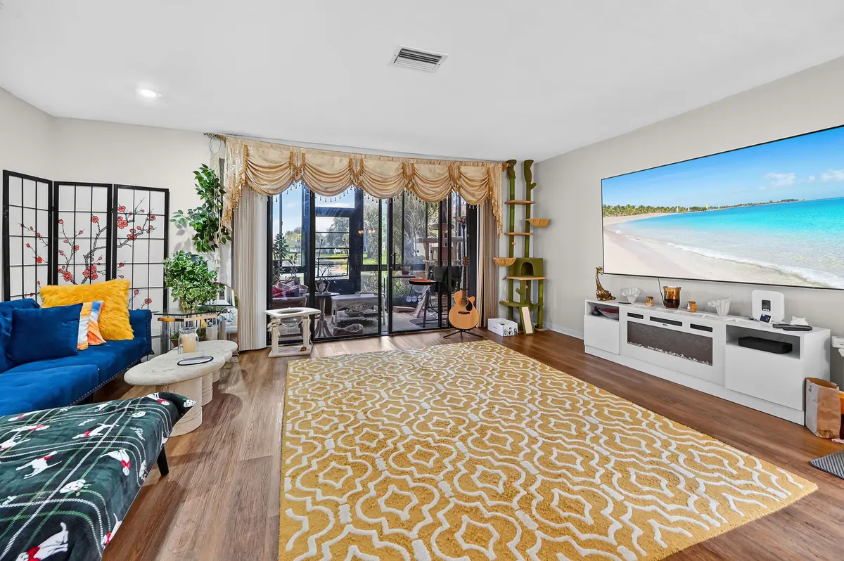 09 Living room 01 at 4587 Carambola Circle 27218, Coconut Creek