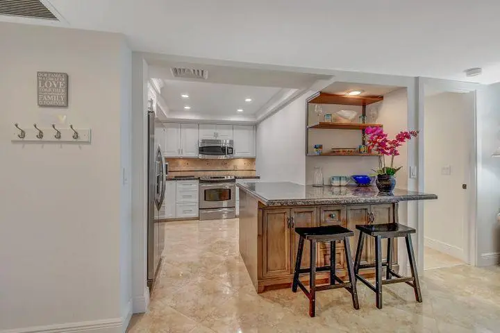 KITCHEN ISLAND BAR at 4201 N Ocean Boulevard C 1608, Boca Raton