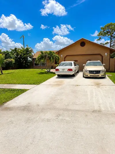 5202 El Claro Circle, West Palm Beach – sold