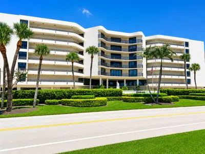3610 S Ocean Boulevard 103, South Palm Beach – Condominium for sale
