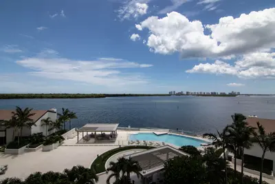 100 Lakeshore Drive 458, North Palm Beach – Condominium for sale