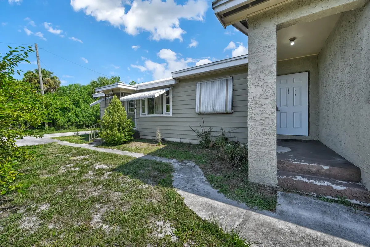 front of house at 4232 Edwards Road, Fort Pierce
