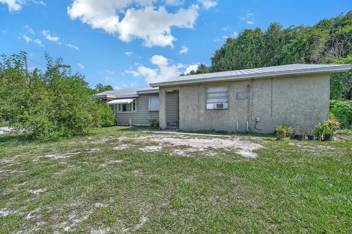 front of house at 4232 Edwards Road, Fort Pierce