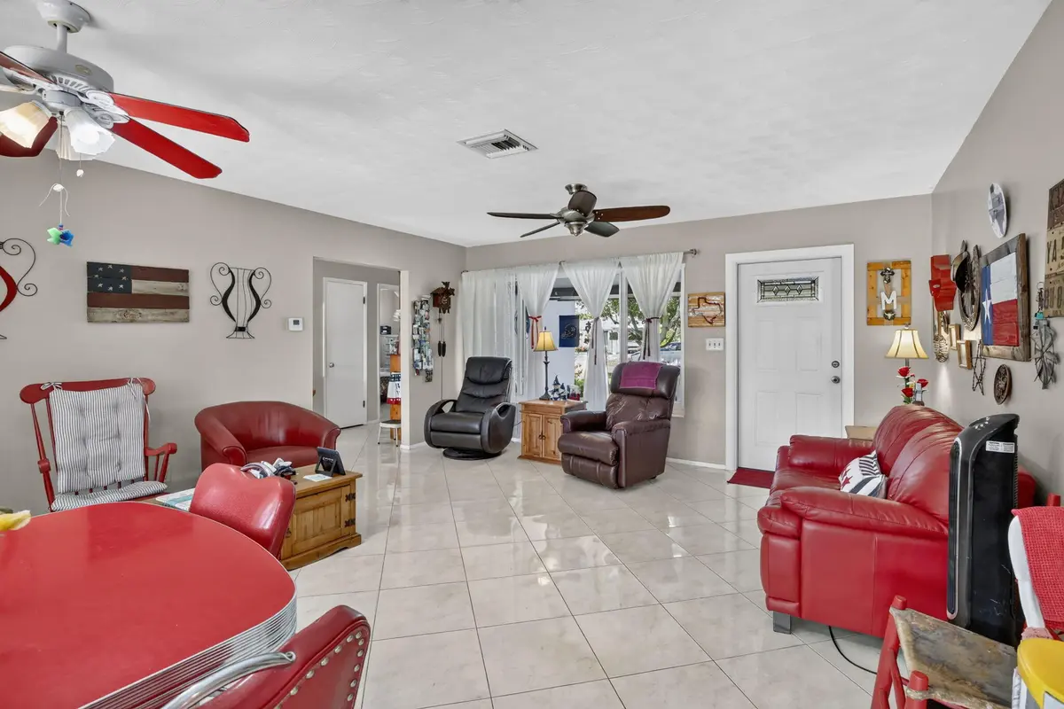 11-web-or-mls-_A7A9020 at 4760 NE 5th Avenue, Oakland Park