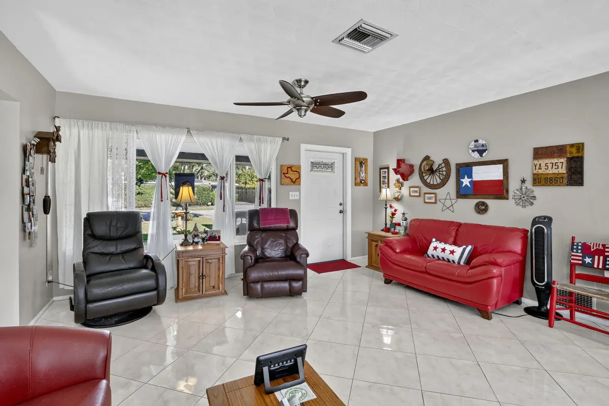 12-web-or-mls-_A7A9025 at 4760 NE 5th Avenue, Oakland Park