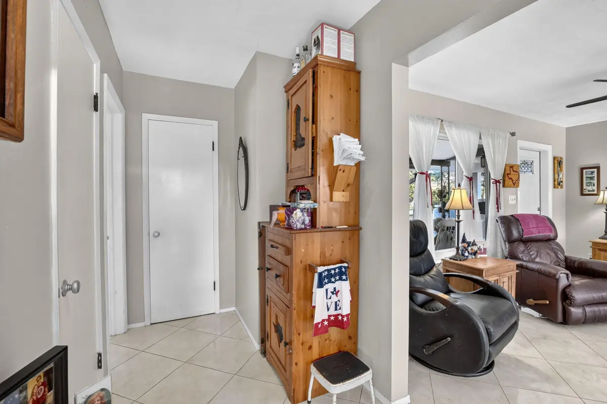 28-web-or-mls-_A7A9123 at 4760 NE 5th Avenue, Oakland Park