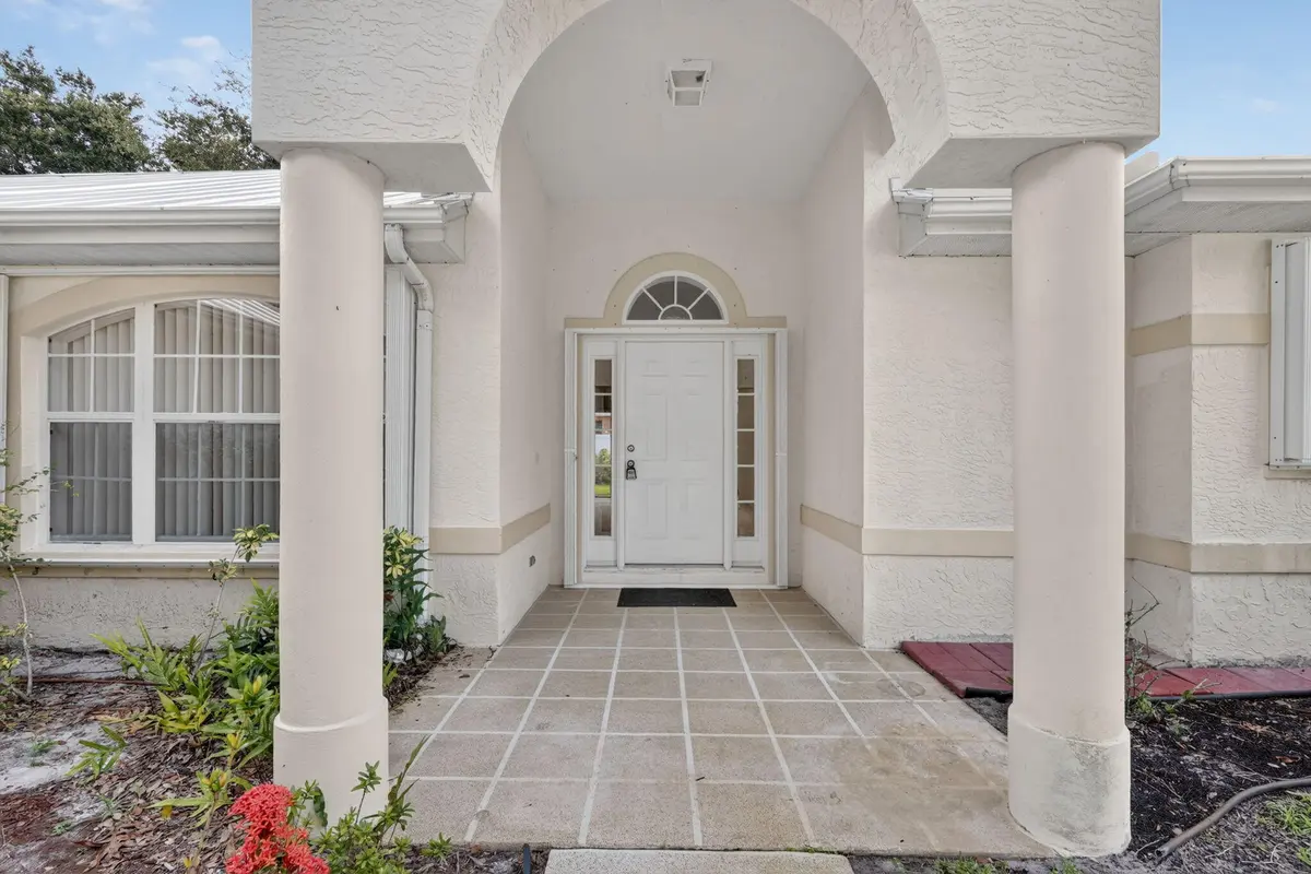 4-web-or-mls-5P1A2589 at 8253 Sand Pine Circle, Port St. Lucie
