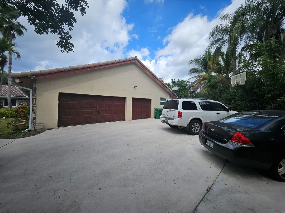 Photo 8 at 197 NW 113th Way, Coral Springs