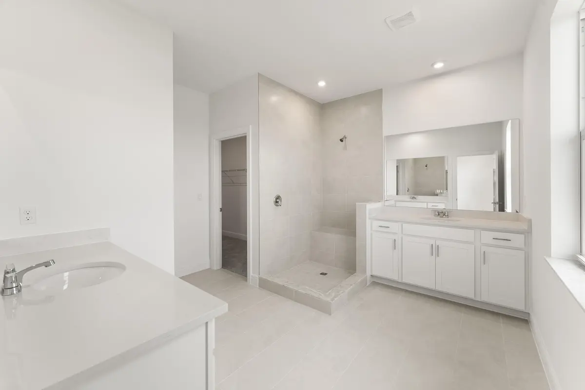 US_SEF_OCEANA_LOT 54_OWNERS BATH at 1441 NW Corteal Way, Jensen Beach