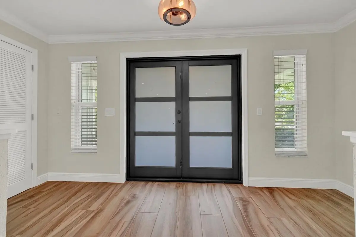 Foyer at 341 Glenbrook Drive, Atlantis