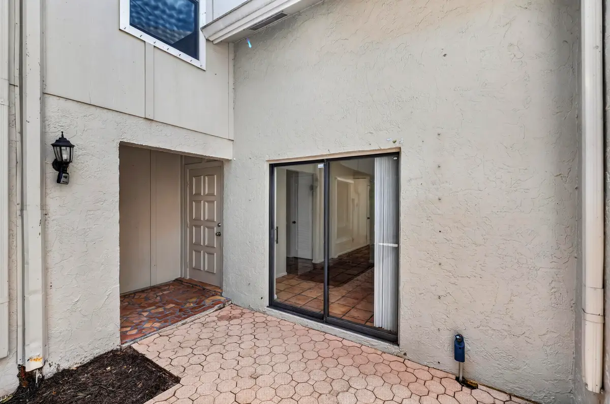 Courtyard at 12720 Spinnaker Lane, Wellington