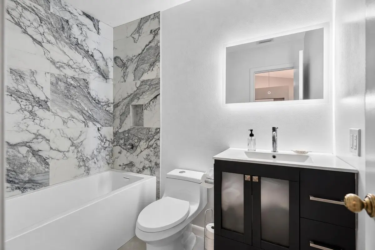 2ND BATHROOM at 6258 Chasewood Drive G, Jupiter