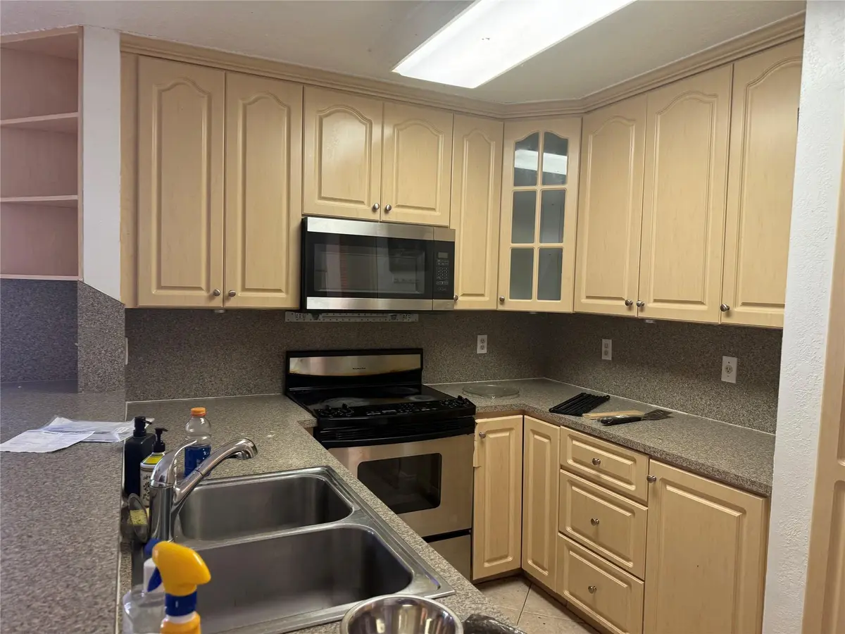 Photo 5 at 4350 SW 72nd Terrace, Davie