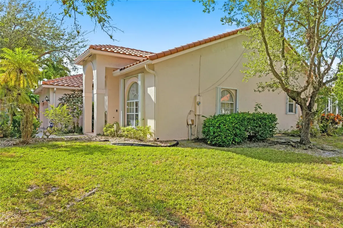 Photo 3 at 5374 NW 57th Avenue, Coral Springs