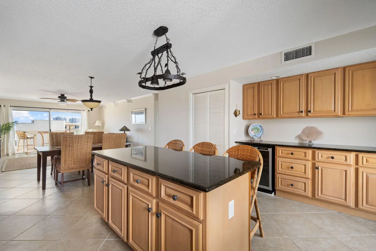 4-web-or-mls-4049 Ocean Dr 505--4 at 4049 Ocean Drive 505, Vero Beach
